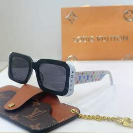 Picture of Louis Vuitton Sunglasses _SKUfw76300405fw